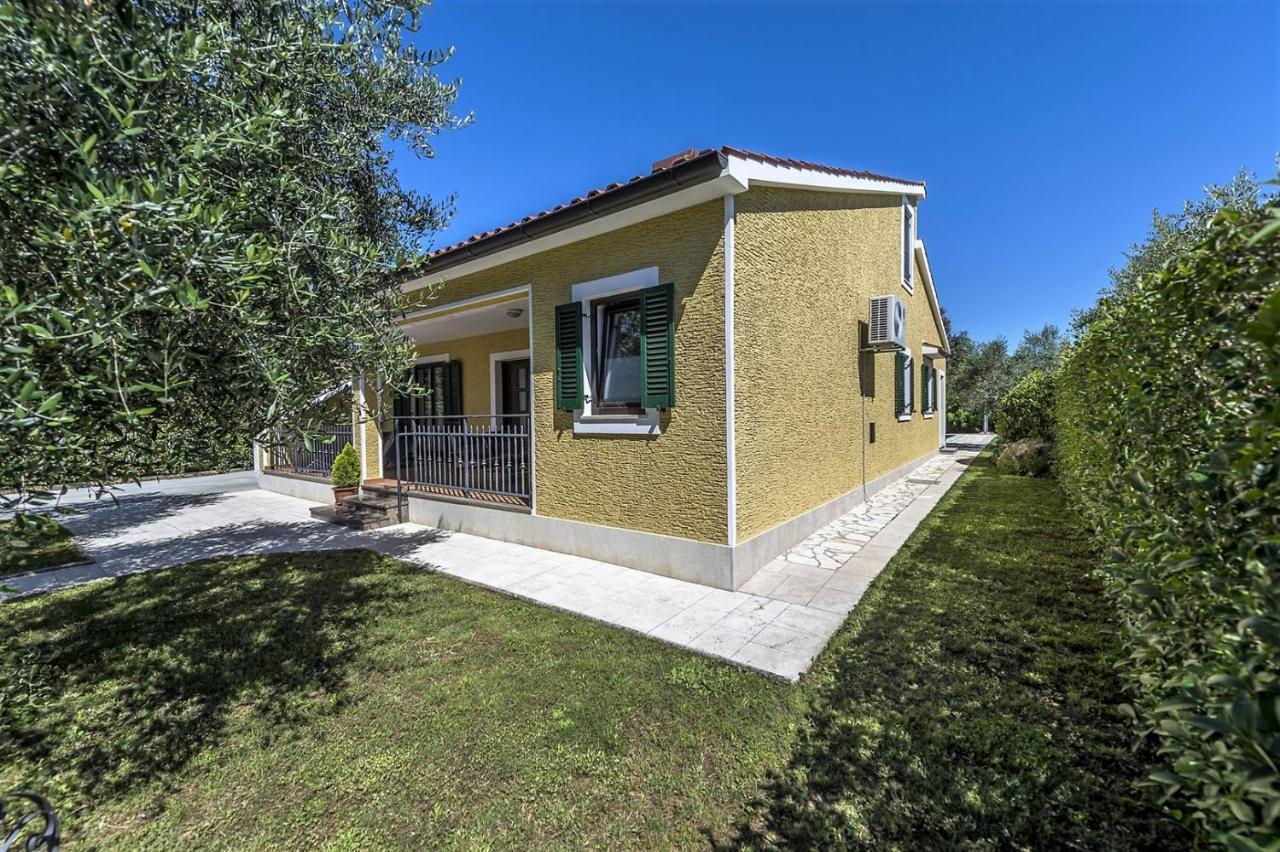 Spacious Three-Bedroom Villa Balun With Pool Porec Esterno foto