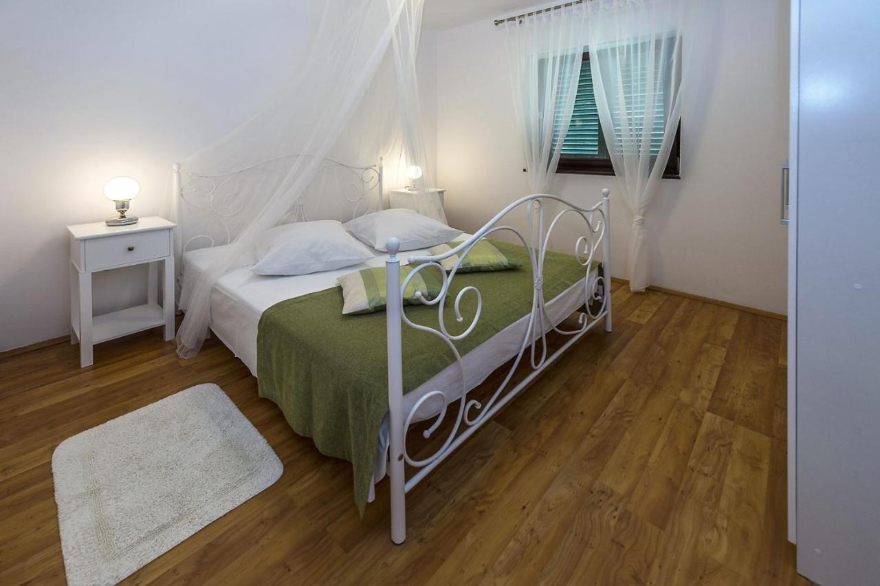 Spacious Three-Bedroom Villa Balun With Pool Porec Esterno foto