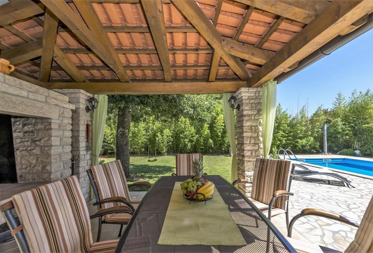 Spacious Three-Bedroom Villa Balun With Pool Porec Esterno foto