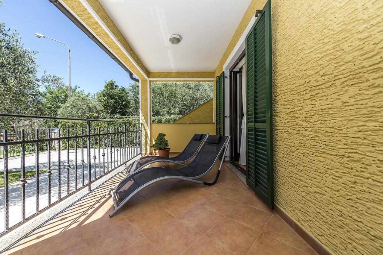 Spacious Three-Bedroom Villa Balun With Pool Porec Esterno foto