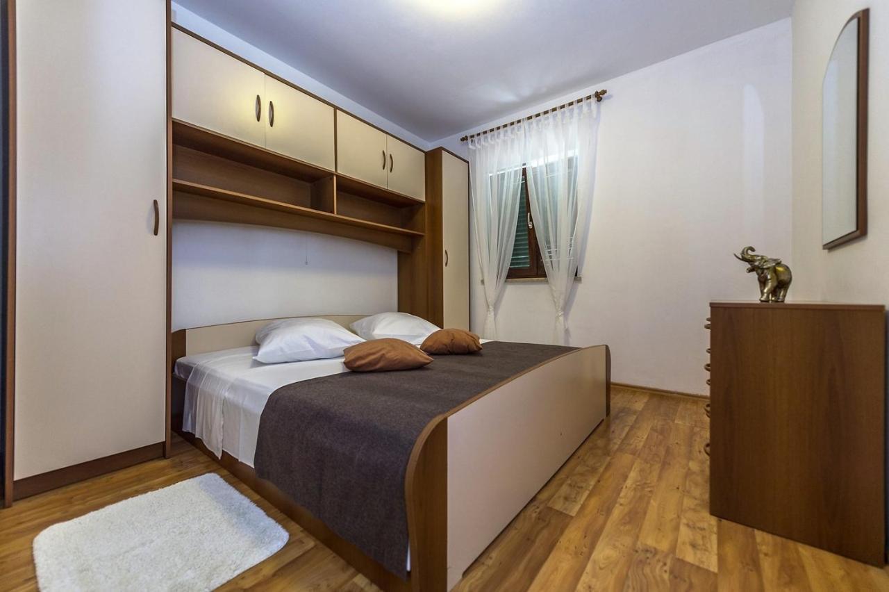 Spacious Three-Bedroom Villa Balun With Pool Porec Esterno foto