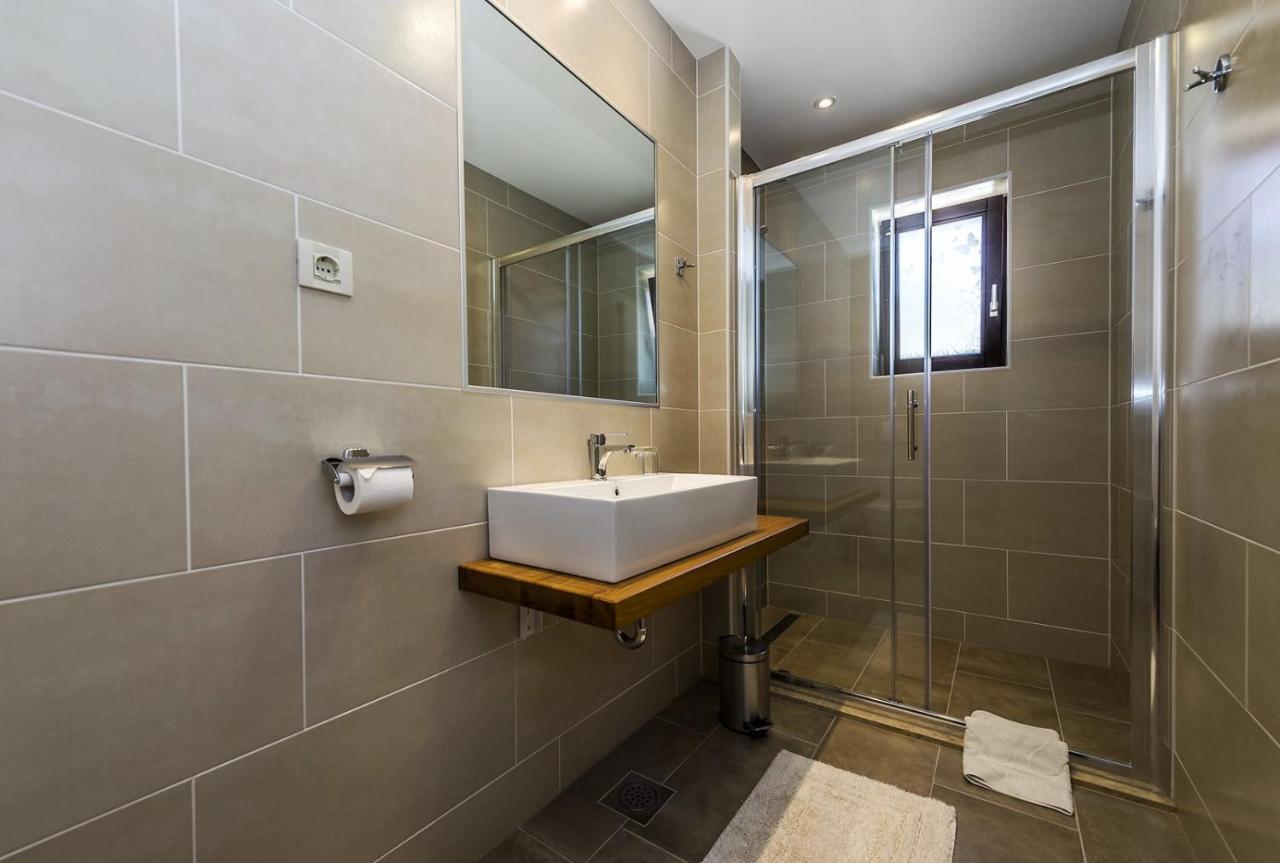 Spacious Three-Bedroom Villa Balun With Pool Porec Esterno foto