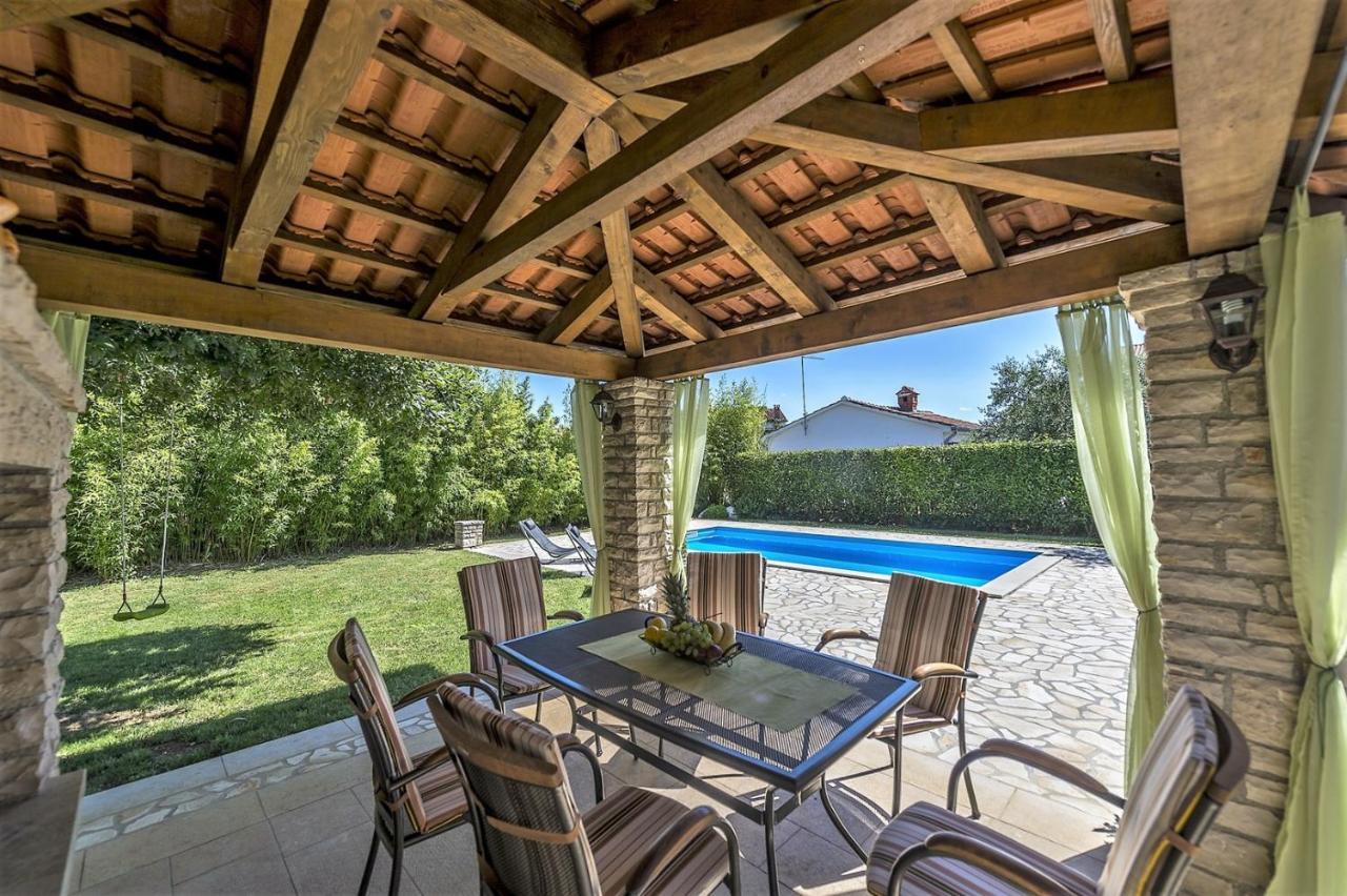 Spacious Three-Bedroom Villa Balun With Pool Porec Esterno foto