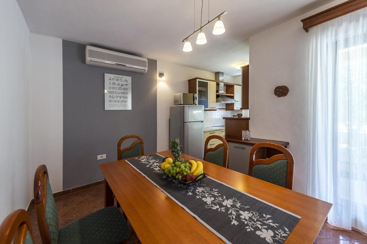 Spacious Three-Bedroom Villa Balun With Pool Porec Esterno foto