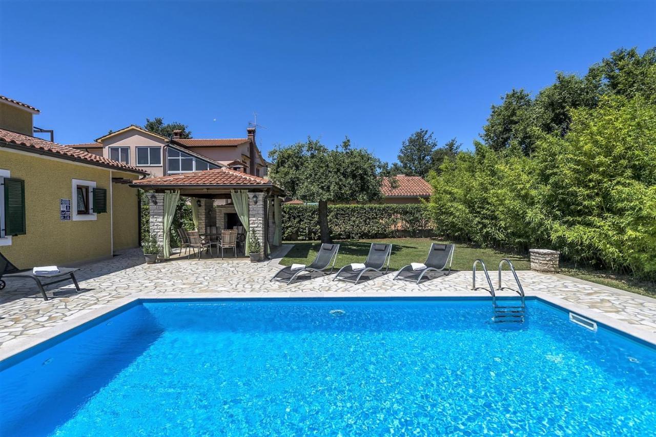 Spacious Three-Bedroom Villa Balun With Pool Porec Esterno foto